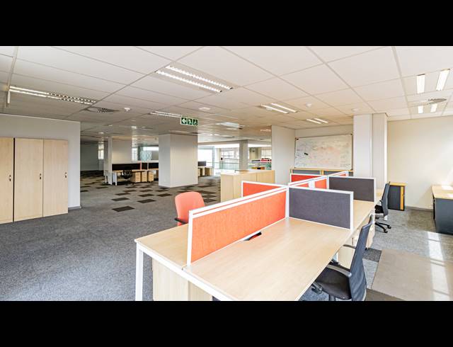 3,558M² OFFICE TO LET IN FERNDALE